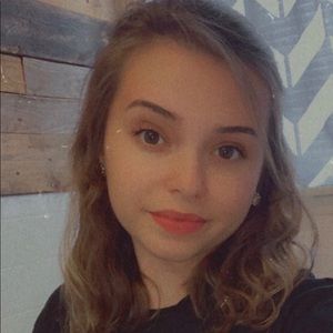 Meet your Posher, Caitlyn